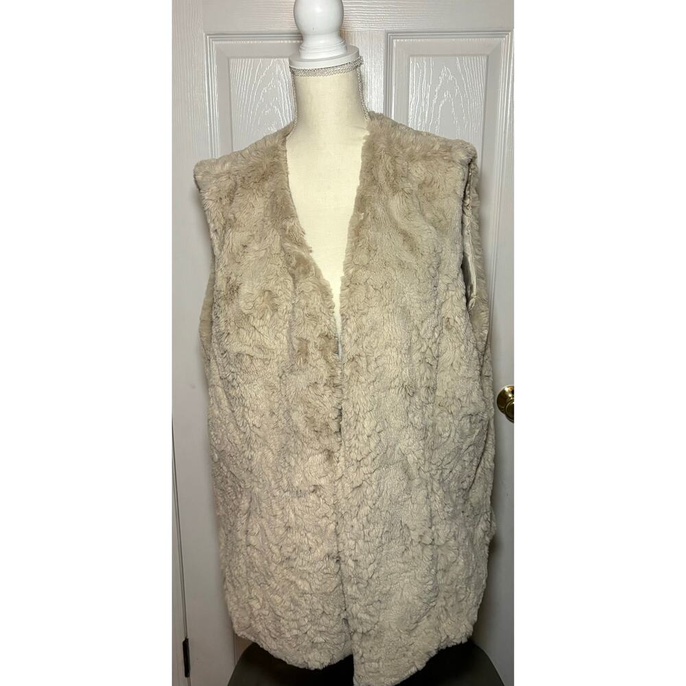 Coffee‎ Shop women’s faux fur vest. Size 2x